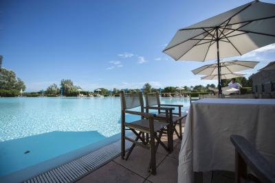 Piscina Cosmopolitan Golf & Country Club